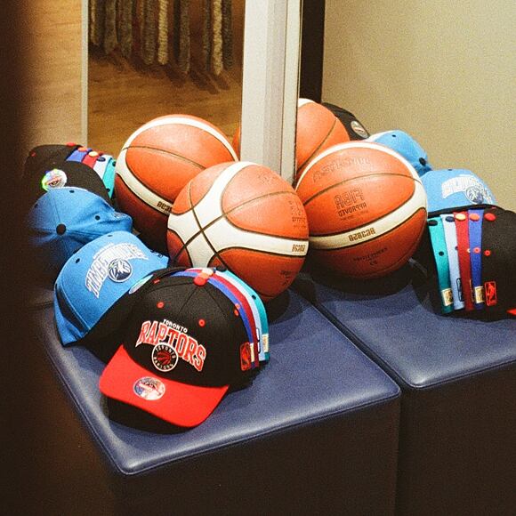 Kappe Mitchell & Ness - NBA Team Arch Snapback - Detroit Pistons - Teal / Black