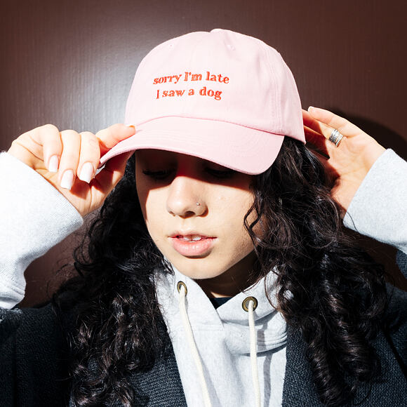 Kappe 8by8 - Dadcap - "Sorry I'm Late I saw a dog" - Baby Pink/Red