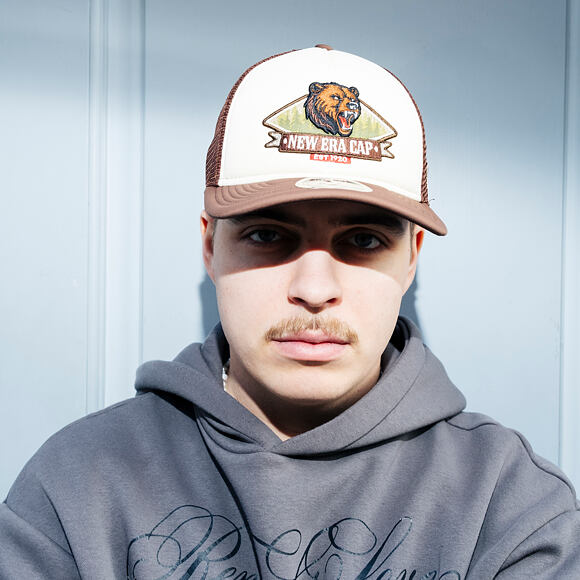 Kappe New Era - Branded Graphic 9FORTY M-CROWN Trucker - Cream