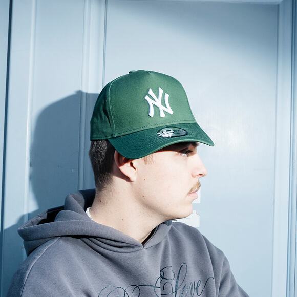 Kappe New Era - MLB Essential 9FORTY A-Frame - NY Yankees - Cilantro Green