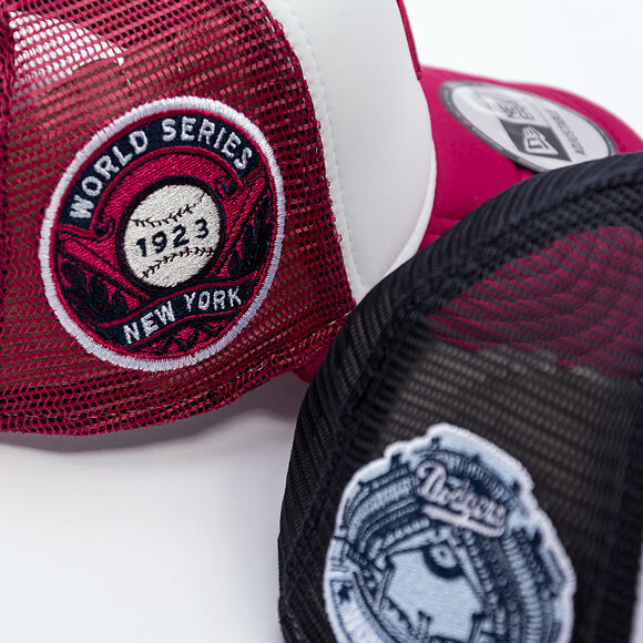 Kappe New Era - MLB World Series 9FORTY Trucker - NY Yankees - Cherry / White