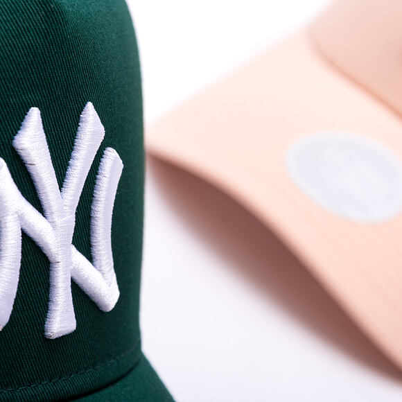 Damen Kappe New Era - MLB League Essential 9FORTY Trucker - NY Yankees - Light Pink