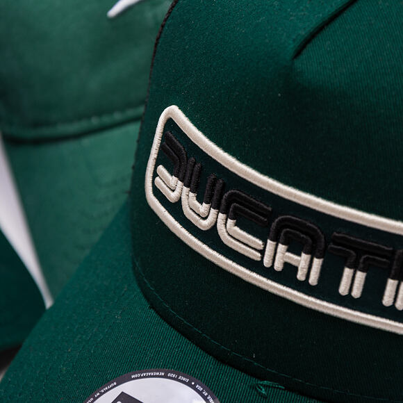 Kappe New Era - DUCATI MOTOR Seasonal 9FORTY Trucker - Dark Green