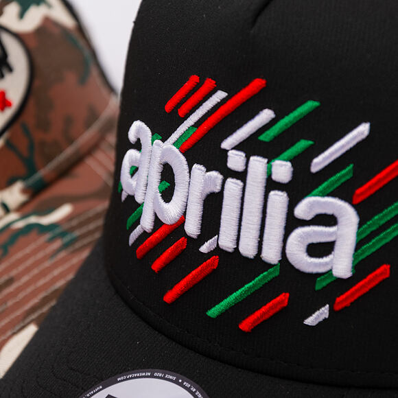 Kappe New Era - PIAGGIO Print 9FORTY Trucker - Black