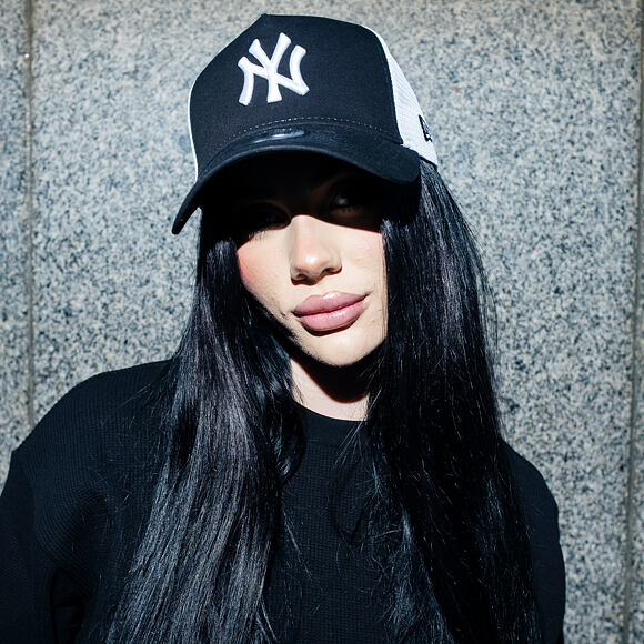 Kappe New Era - MLB Clean 9FORTY Trucker - NY Yankees - Black / White