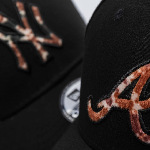 Kappe New Era - Animal Pack 9FORTY MLB Faux Pony Cow Infill - Atlanta Braves