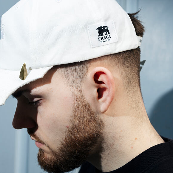 Kappe Praga von Matouš Fiala - Weiße Asymmetrie Kappe