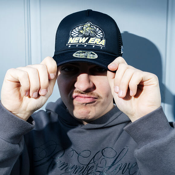 Kappe New Era - Branded Graphic 9FORTY M-CROWN Trucker - Black