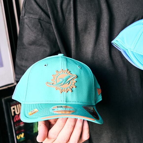 Kappe New Era - NFL 2026 Sideline 9SEVENTY Stretch-Snap - Miami Dolphins - Team Color