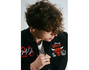 Jacke New Era x Adam Wave Chicago Bulls Tribute Bomber Black / Red