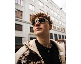 Eingespritzte Oakley Lateralis MtSnd Sonnenbrille mit TngstnPola