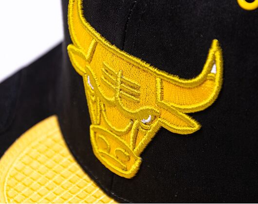 Kappe Mitchell & Ness - Day 5 Snapback - Chicago Bulls - Black-Yellow