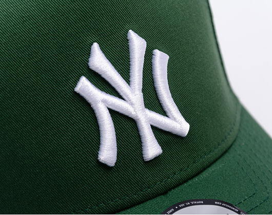 Kappe New Era - MLB Essential 9FORTY A-Frame - NY Yankees - Cilantro Green