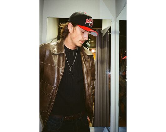 Kappe Mitchell & Ness - NBA Team Arch Snapback - Toronto Raptors - Black / Red