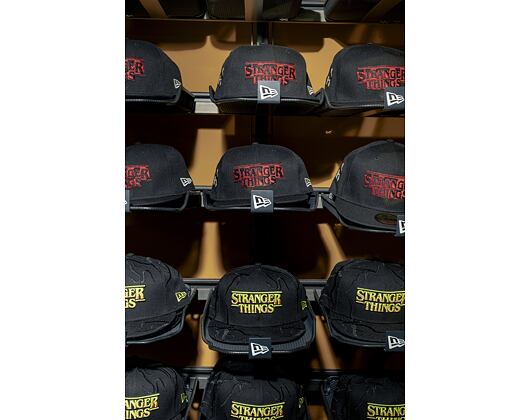 Kappe New Era - All Over Vines 59FIFTY - Stranger Things - Black