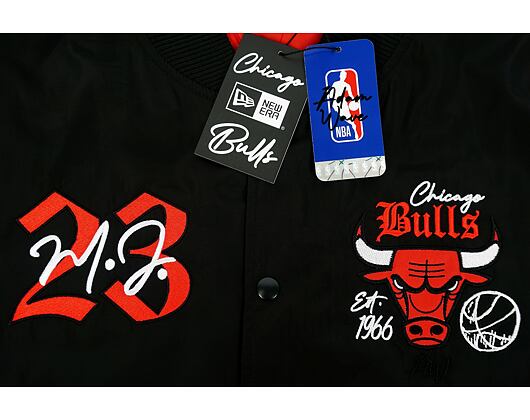 Jacke New Era x Adam Wave Chicago Bulls Tribute Bomber Black / Red