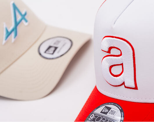 Kappe New Era - PIAGGIO Embroidery 9FORTY A-Frame - White