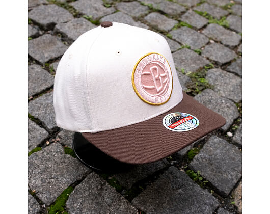 Kappe Mitchell & Ness - Blush Sand Classic Red - Brooklyn Nets - Sand/Brown