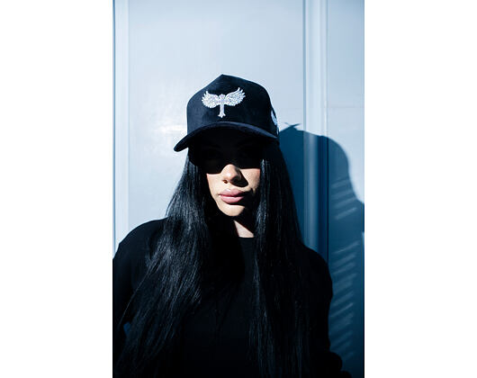 Kappe Reflection Luxury Samt Strasssteine Schwarz / Weiß