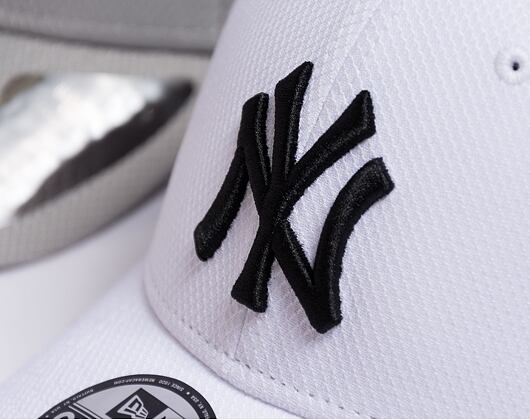 Kappe New Era - 9FORTY Diamond Era Essential - NY Yankees - White / Black