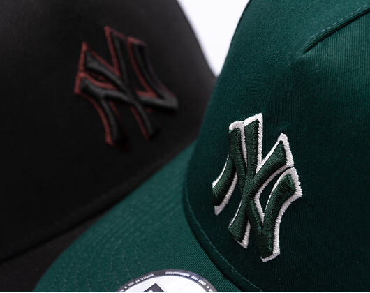 Kappe New Era - MLB Team Outline 9FORTY A-Frame - NY Yankees - Dark Green / Stone