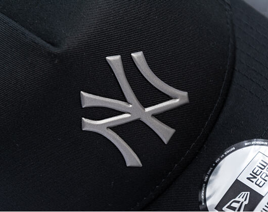 Kappe New Era - MLB Metallic 9FORTY A-Frame - NY Yankees - Black