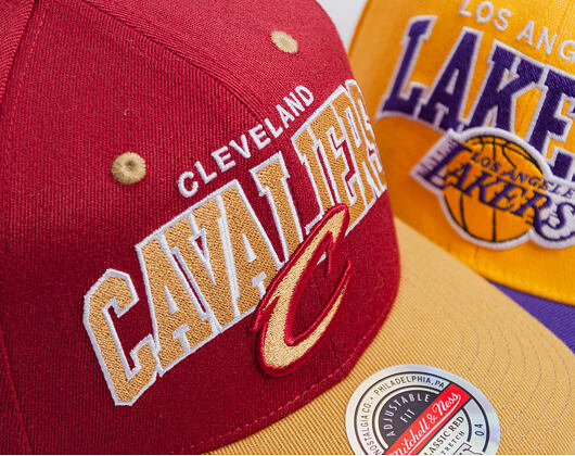 Kappe Mitchell & Ness - NBA Team Arch Snapback - Cleveland Cavaliers - Dark Red / Gold