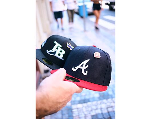 Kappe New Era - MLB IMAGE DROP Cooperstown Icon 59FIFTY - Atlanta Braves - Navy / Scarlet