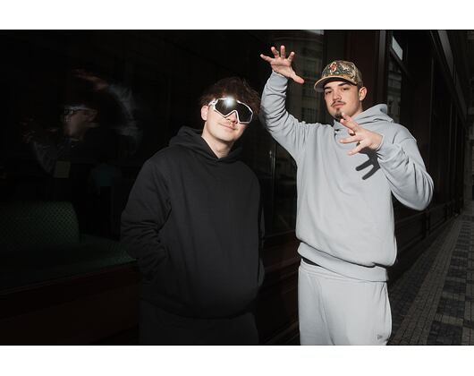 Pullover New Era - Tech Flag Oversized Hoodie - Black / Grey