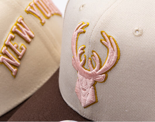 Kappe Mitchell & Ness - Blush Sand Classic Red - Milwaukee Bucks - Sand/Brown
