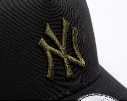 Kappe New Era - MLB Essential 9FORTY Trucker - NY Yankees - Black / Rifle Green