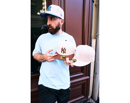 Kappe New Era - MLB League Essential 59FIFTY - NY Yankees - Cream / Deep Auburn