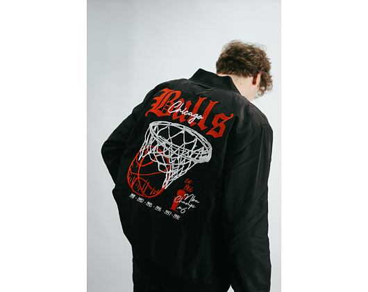 Jacke New Era x Adam Wave Chicago Bulls Tribute Bomber Black / Red