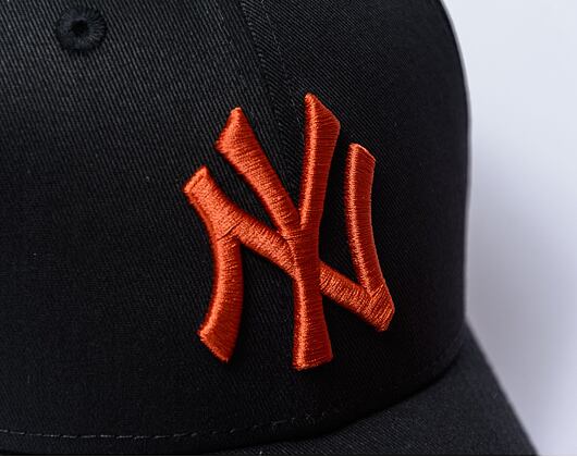 Kappe New Era - 9FORTY League Essential - NY Yankees - Black / Dark Red