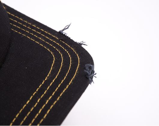 Kappe Capslab - Trucker Assassins Creed - Naoe - Black / Red