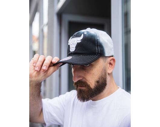 Kappe Mitchell & Ness - Dip Dye Pro Snapback - Chicago Bulls - Black