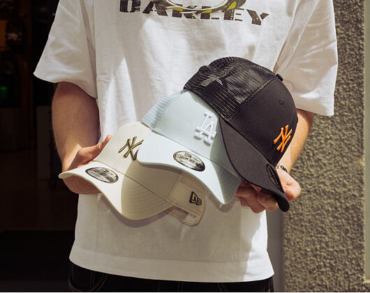 Kappe New Era - MLB Midi Homefield 9FORTY Trucker - NY Yankees - Stone / New Olive