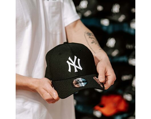 Kappe New Era 9FORTY Diamond Era - NY Yankees - Strapback Black / White