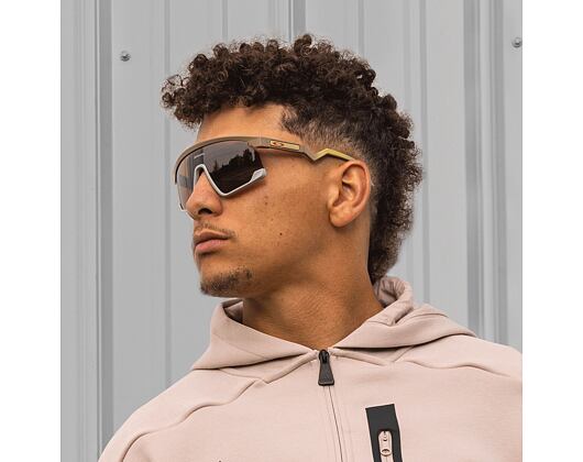 Sonnenbrille Oakley BXTR "Patrick Mahomes" Matte Terrain Tan/Prizm Tungsten