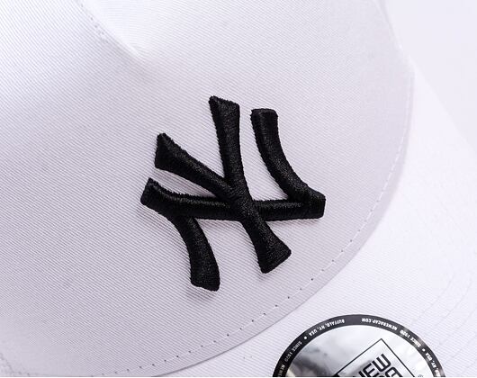 Kappe New Era - MLB Essential 9FORTY Trucker - NY Yankees - White