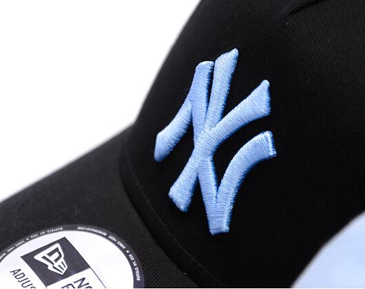 Kappe New Era - MLB Essential 9FORTY A-Frame - NY Yankees - Black / Pastel Blue