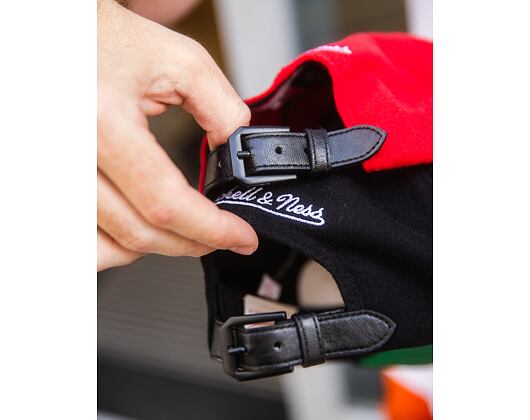 Kappe Mitchell & Ness - Chicago Bulls - Kicking Wool Pro Strapback - Red