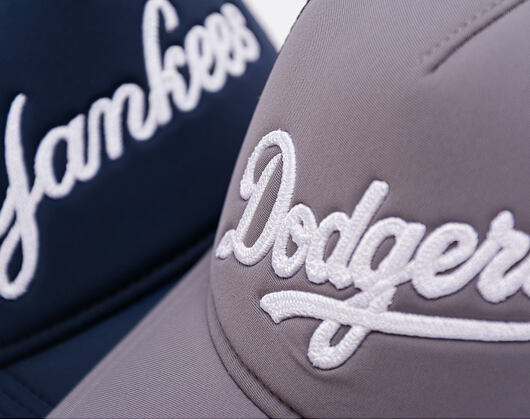 Kappe New Era - MLB Foam Script 9FORTY Trucker - LA Dodgers - Graphite