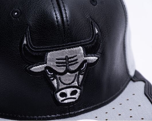 Kappe Mitchell & Ness - Day One Snapback - Chicago Bulls - Black-Grey