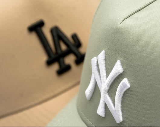 Kappe New Era - MLB Essential 9FORTY A-Frame - LA Dodgers - Camel / Black