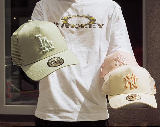 Kappe New Era - MLB Outline 9FORTY A-Frame Trucker - NY Yankees - Cream / Orange