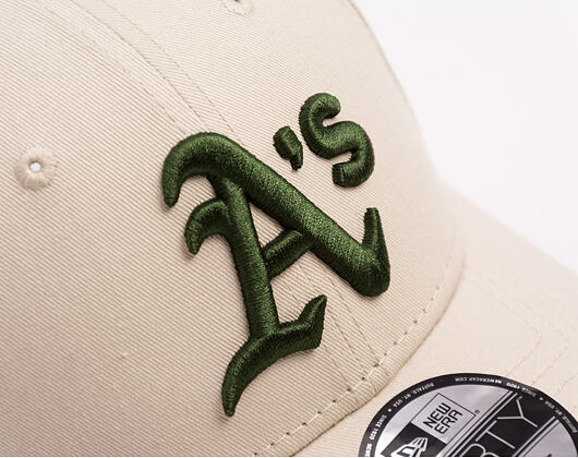 Kappe New Era - MLB League Essential 9FORTY - Oakland Athletics - Stone / Dark Green