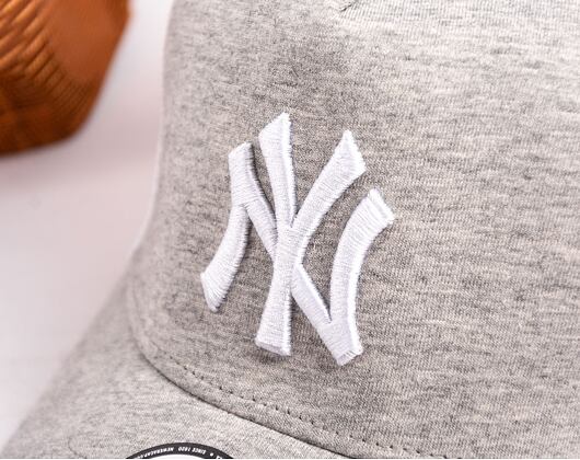 Kappe New Era - MLB Essential 9FORTY Trucker - NY Yankees - Gray