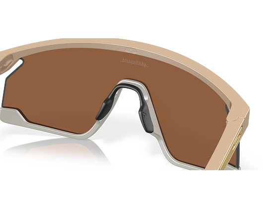 Sonnenbrille Oakley BXTR "Patrick Mahomes" Matte Terrain Tan/Prizm Tungsten