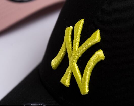 Kappe New Era 9FORTY MLB League Essential - NY Yankees - Black / Cyber Green